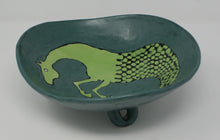 Załaduj obraz do przeglądarki galerii, Bucephalus - medium serving seahorse bowl
