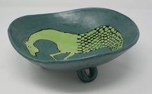 Załaduj obraz do przeglądarki galerii, Bucephalus - medium serving seahorse bowl
