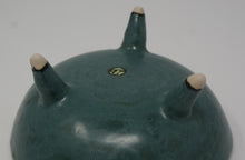 Załaduj obraz do przeglądarki galerii, Kasztanka - gorgeous medium seahorse tripod bowl
