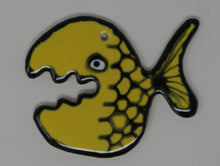 Załaduj obraz do przeglądarki galerii, Yellow Ugly Fish trinket
